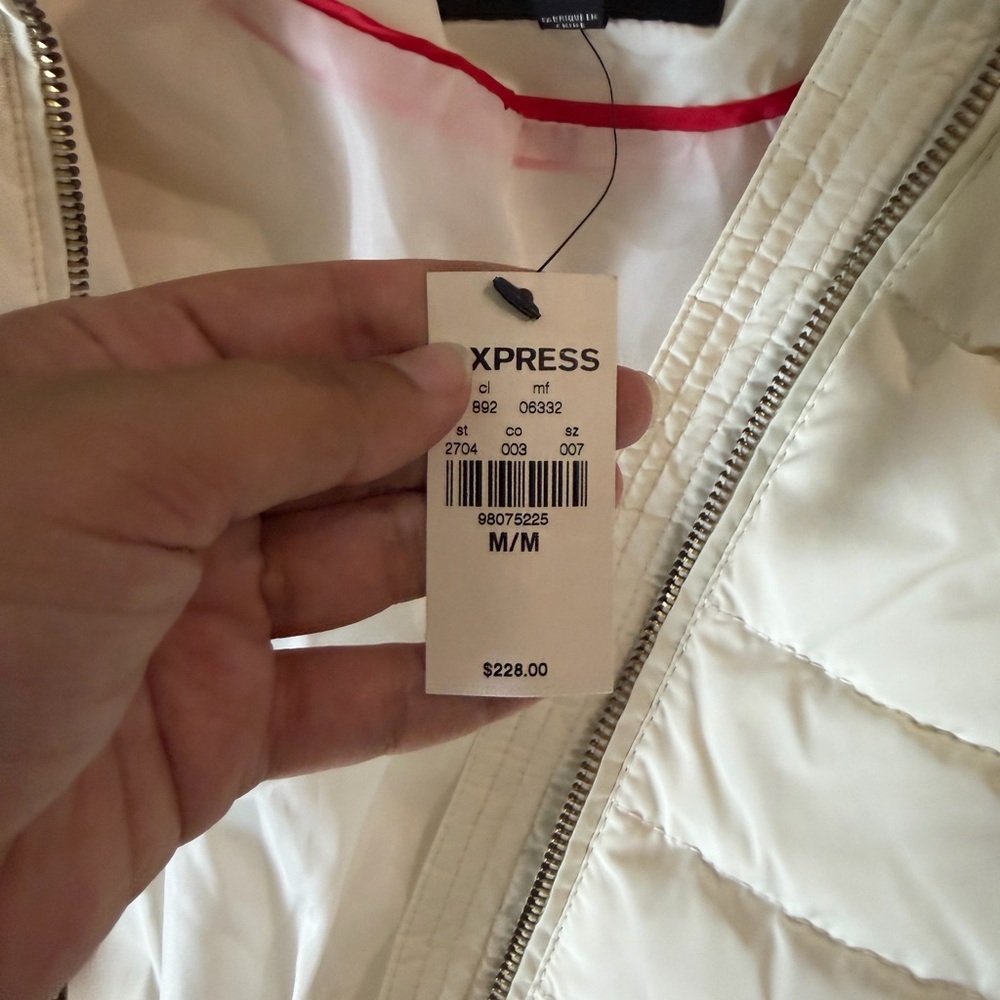 NWT Express white Puffer Coat with Faux Fur Hood - Picture 3 of 3